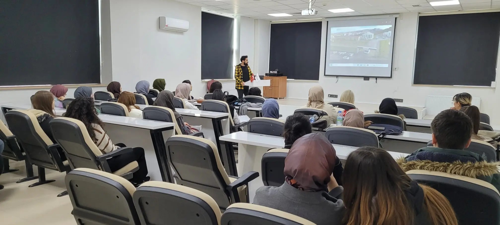 Eczacılık Fakültesi öğrencileri ve akademisyenleri Cumhuriyet Teknokent’i ziyaret ettİ